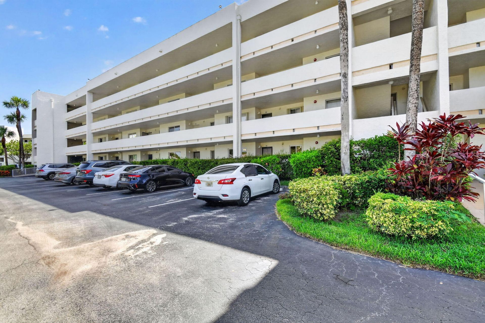 3186 Via Poinciana, Unit 114, Lake Worth, FL 33467 Photo