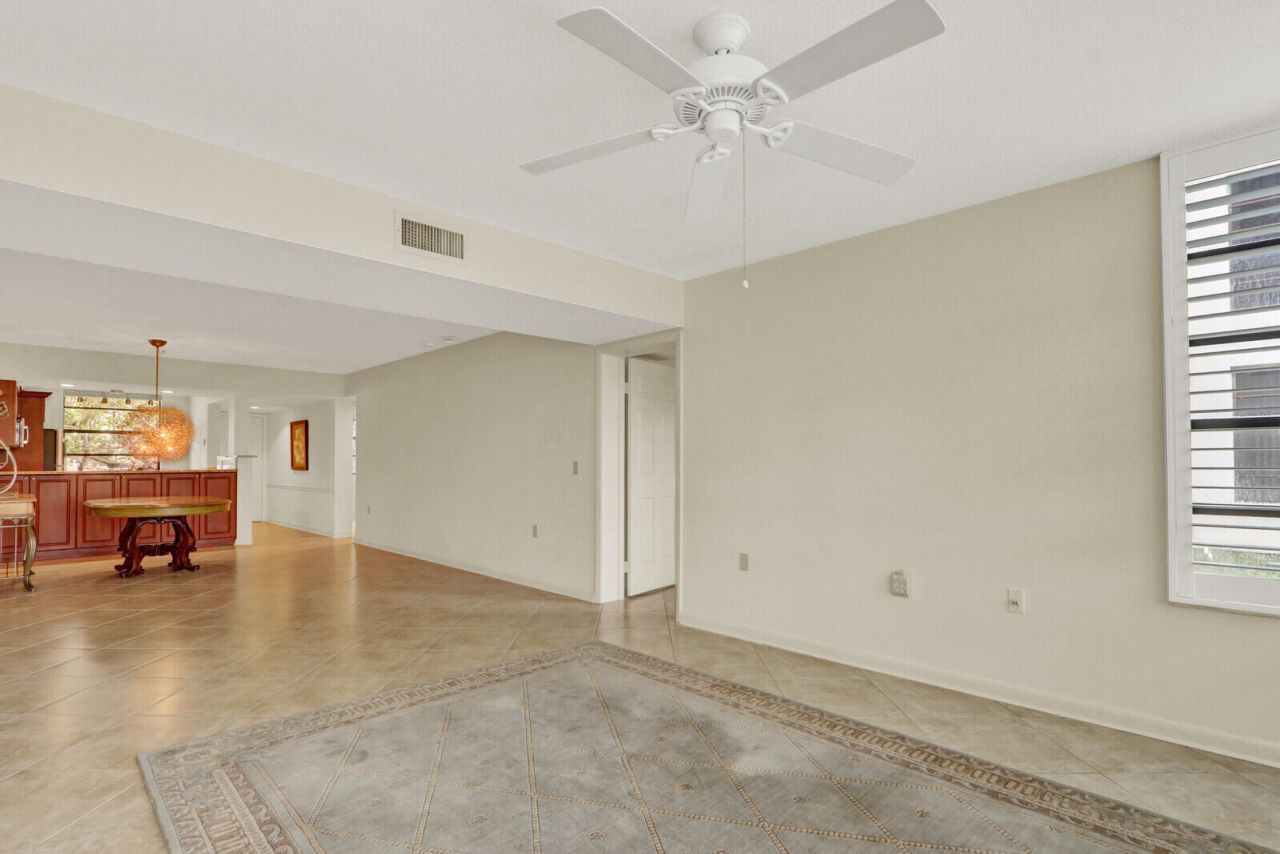 3636 Whitehall Drive, Unit 105, West Palm Beach, FL 33401 Photo