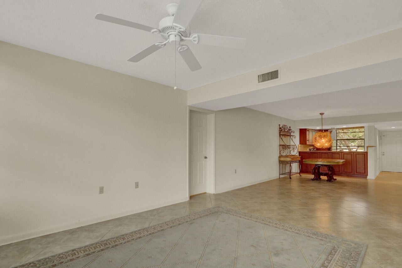 3636 Whitehall Drive, Unit 105, West Palm Beach, FL 33401 Photo