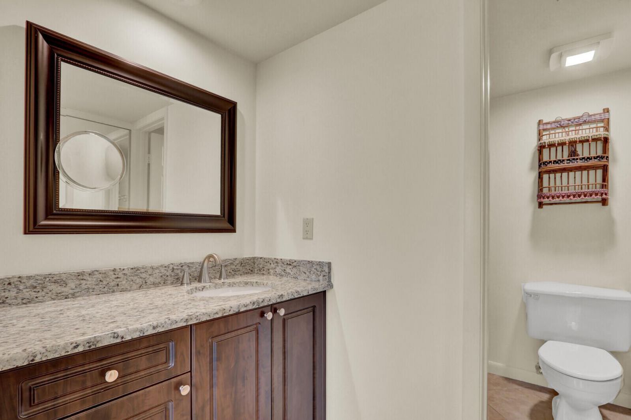3636 Whitehall Drive, Unit 105, West Palm Beach, FL 33401 Photo