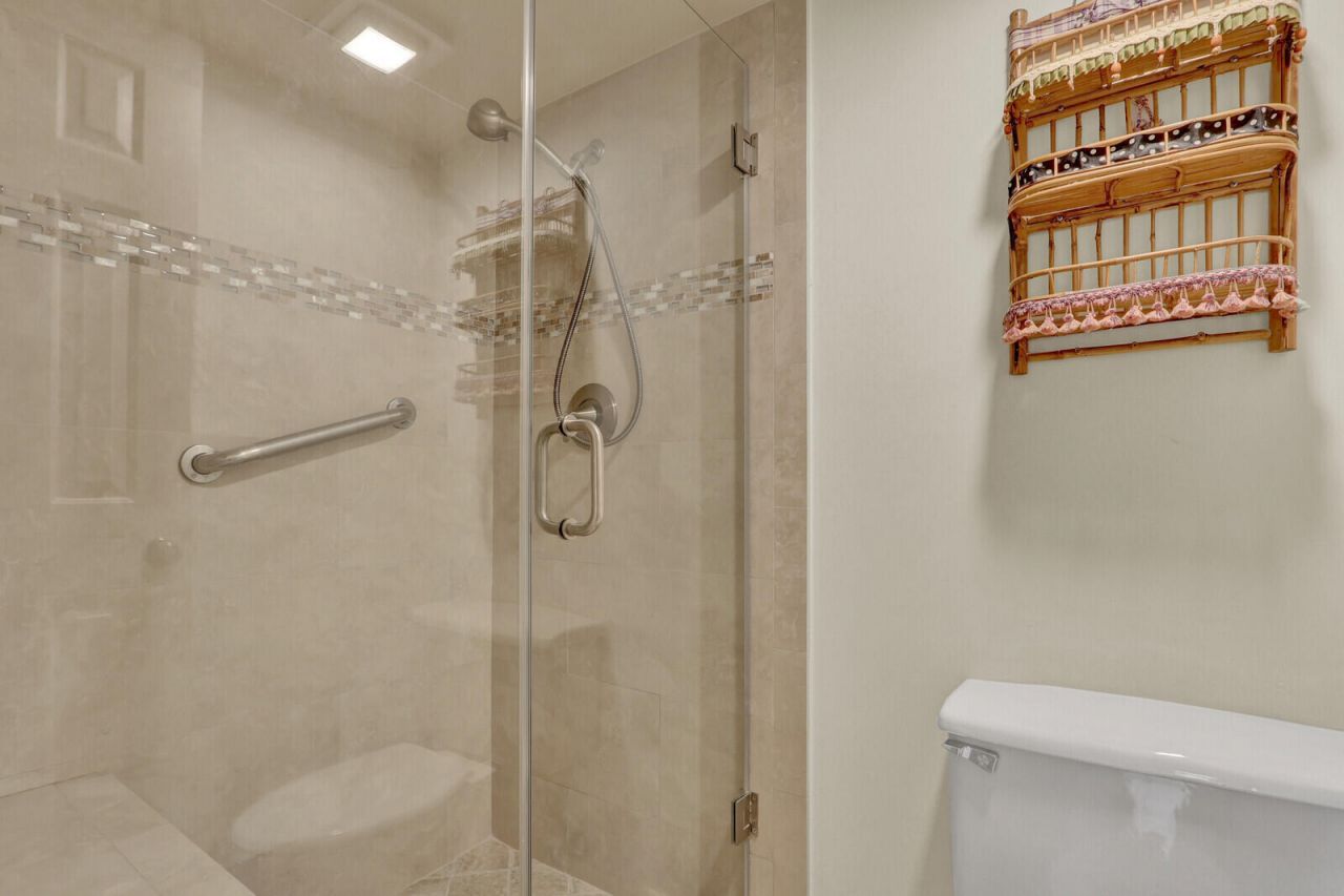3636 Whitehall Drive, Unit 105, West Palm Beach, FL 33401 Photo