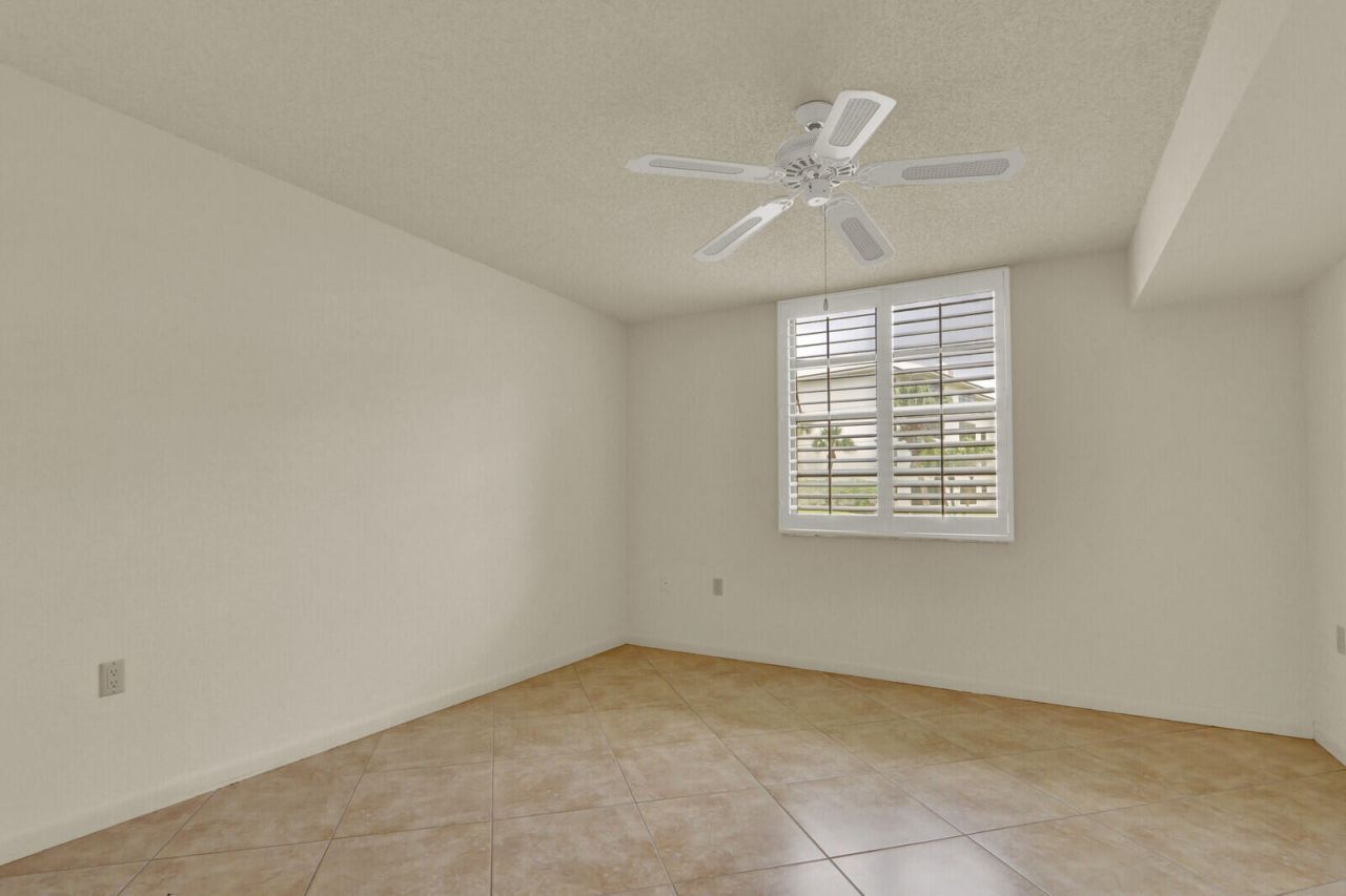 3636 Whitehall Drive, Unit 105, West Palm Beach, FL 33401 Photo