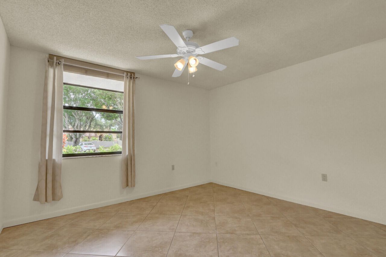 3636 Whitehall Drive, Unit 105, West Palm Beach, FL 33401 Photo