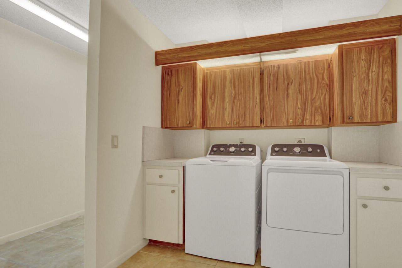 3636 Whitehall Drive, Unit 105, West Palm Beach, FL 33401 Photo