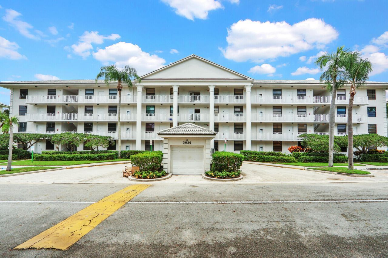 3636 Whitehall Drive, Unit 105, West Palm Beach, FL 33401 Photo