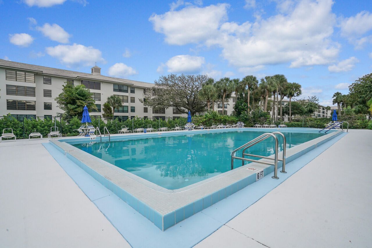 3636 Whitehall Drive, Unit 105, West Palm Beach, FL 33401 Photo