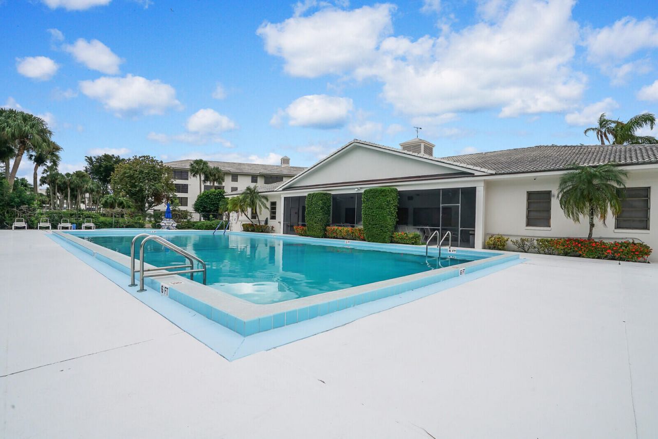 3636 Whitehall Drive, Unit 105, West Palm Beach, FL 33401 Photo