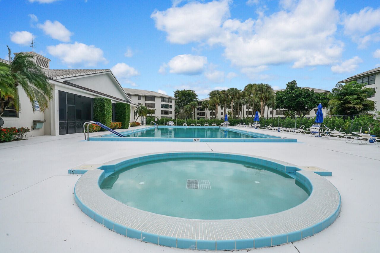 3636 Whitehall Drive, Unit 105, West Palm Beach, FL 33401 Photo