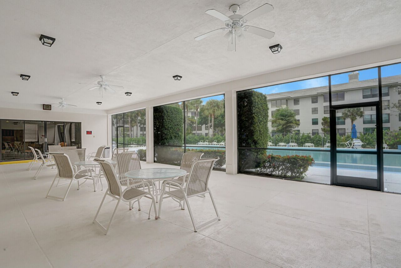3636 Whitehall Drive, Unit 105, West Palm Beach, FL 33401 Photo