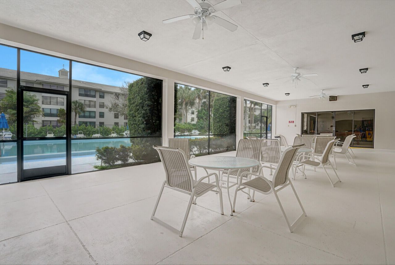 3636 Whitehall Drive, Unit 105, West Palm Beach, FL 33401 Photo