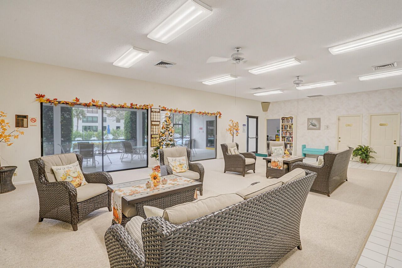 3636 Whitehall Drive, Unit 105, West Palm Beach, FL 33401 Photo