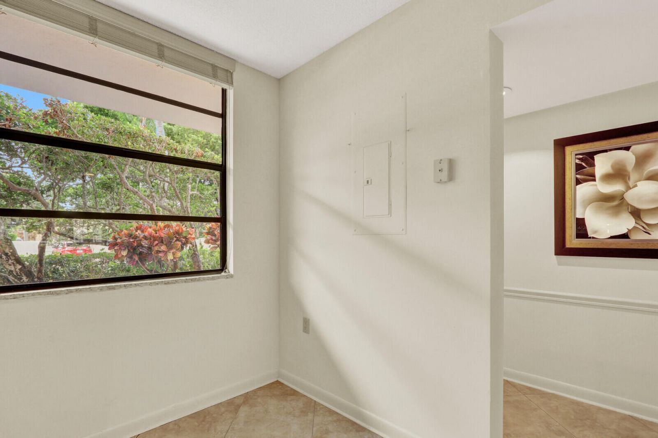 3636 Whitehall Drive, Unit 105, West Palm Beach, FL 33401 Photo
