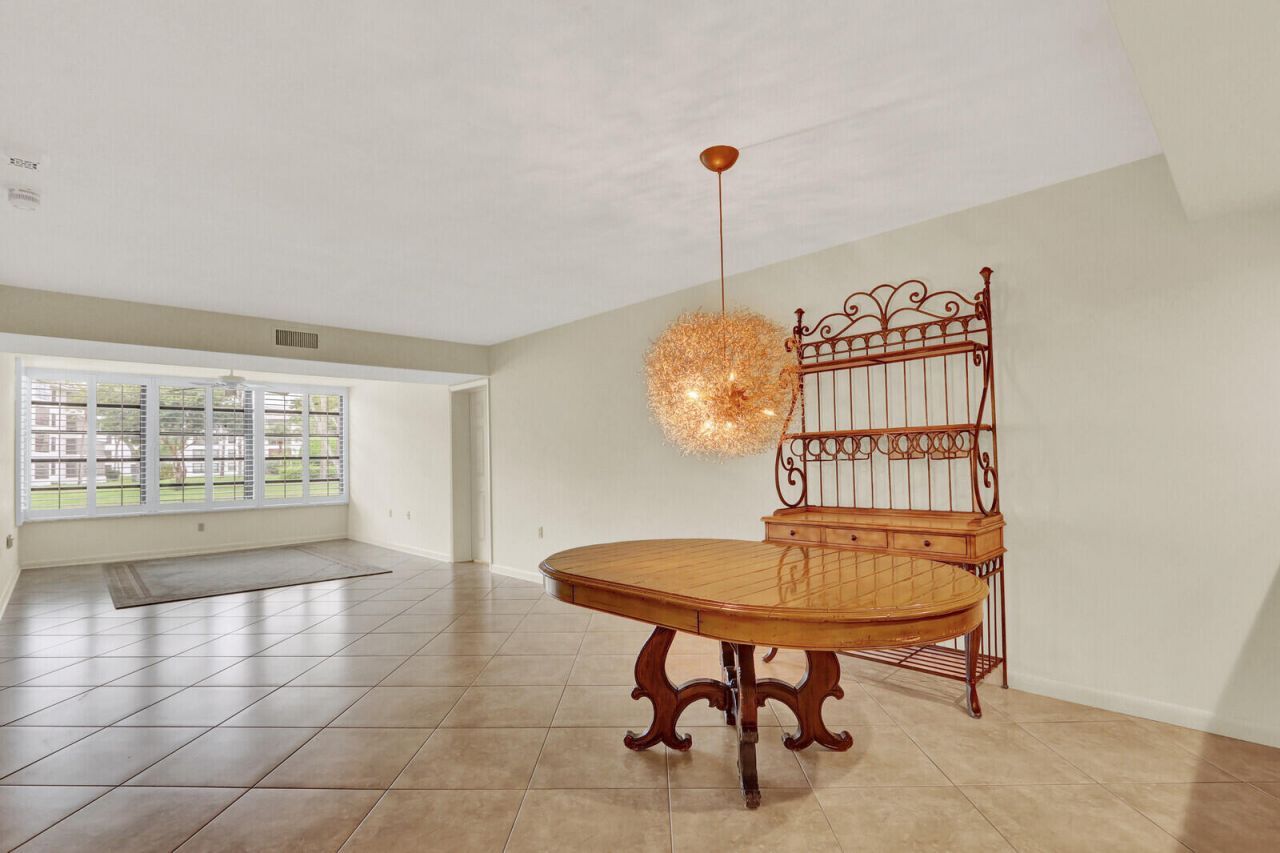 3636 Whitehall Drive, Unit 105, West Palm Beach, FL 33401 Photo