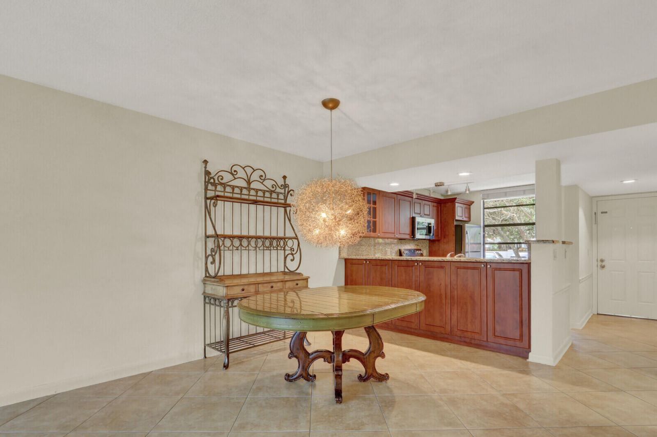 3636 Whitehall Drive, Unit 105, West Palm Beach, FL 33401 Photo