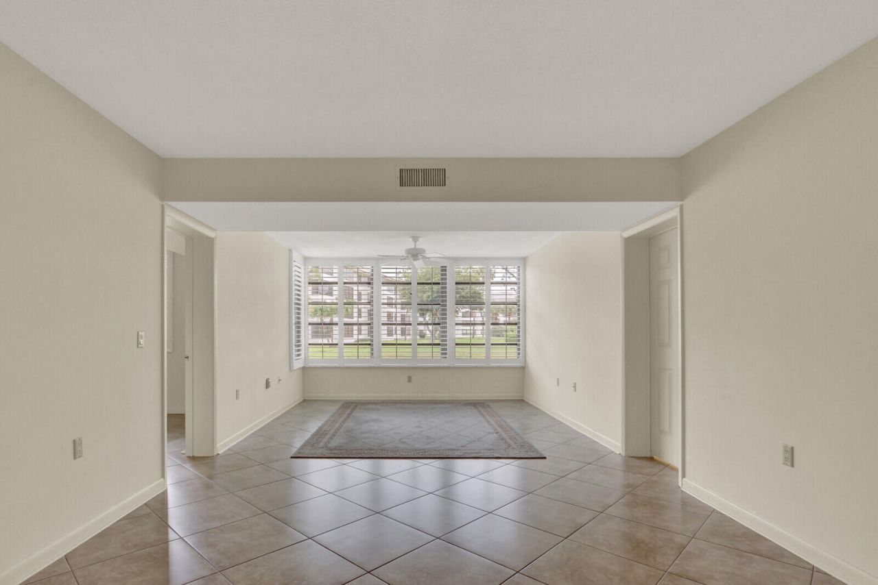 3636 Whitehall Drive, Unit 105, West Palm Beach, FL 33401 Photo