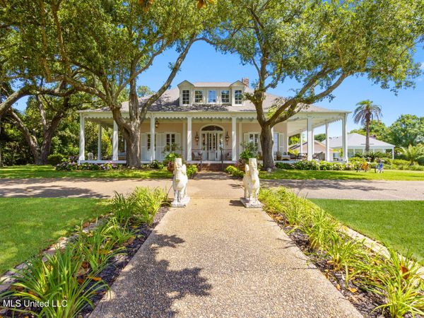 625 E Scenic Drive, Pass Christian, MS 39571