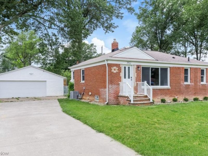 1952 Miriam Avenue , Avon, OH 44011 Photo 3