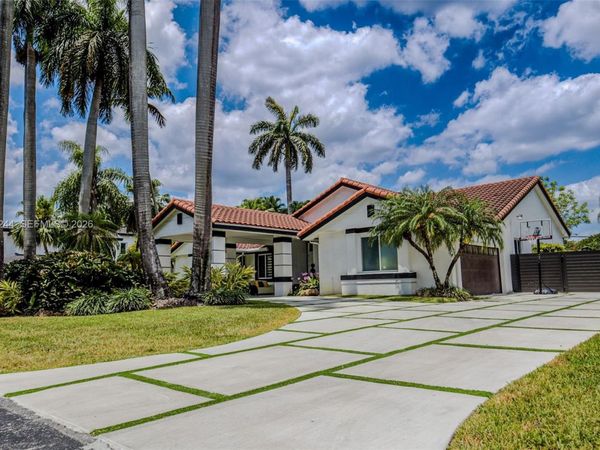 11929 SW 72 TER , Miami, FL 33183