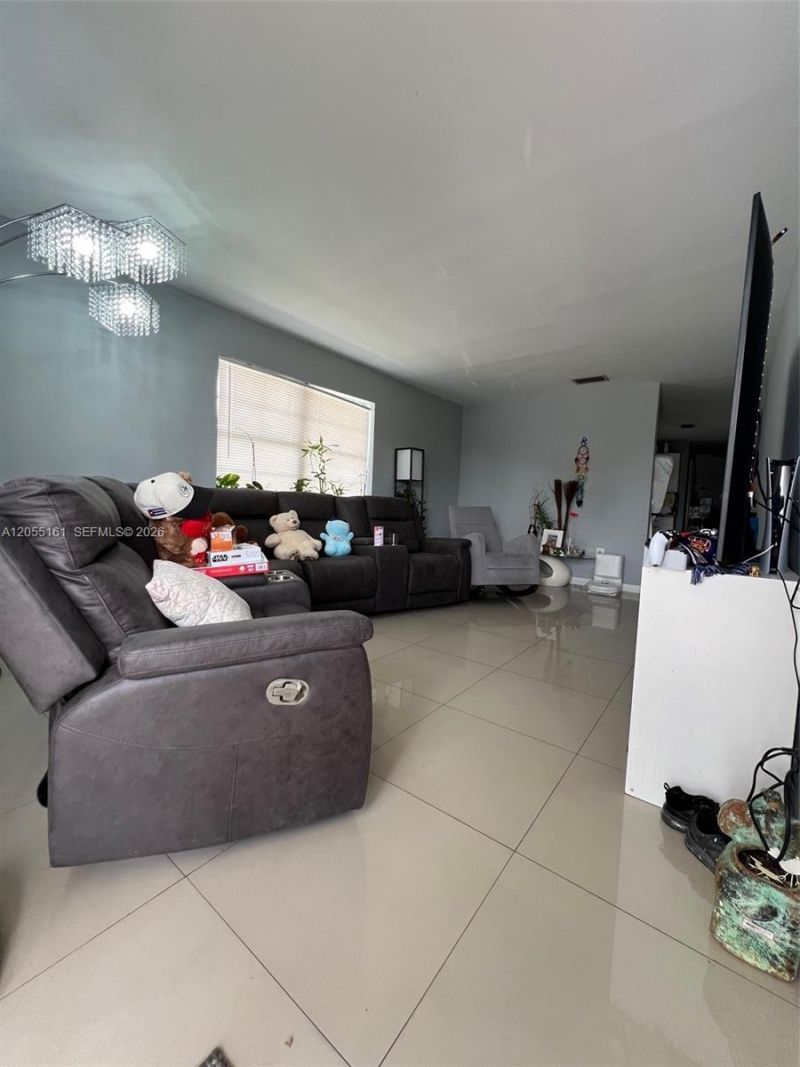 467 E 13th St, Unit 467A, Hialeah, FL 33010 Photo