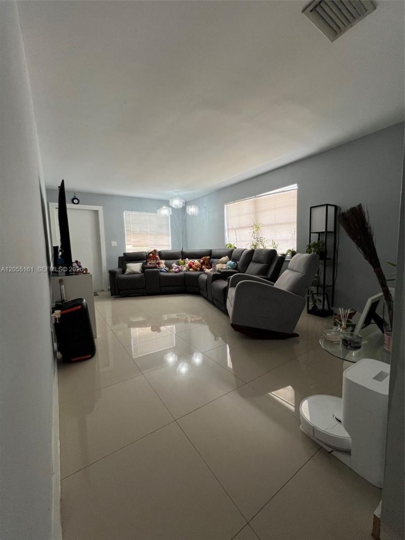 467 E 13th St, Unit 467A, Hialeah, FL 33010 Photo