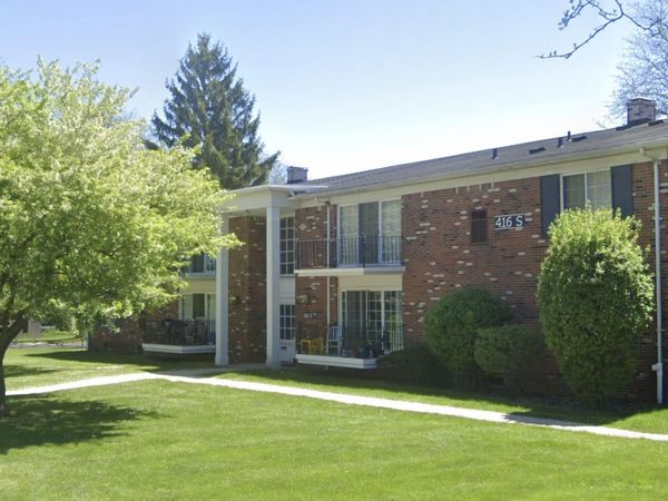 416 S Fox Hills Drive S, Unit A-2, Bloomfield Hills, MI 48304