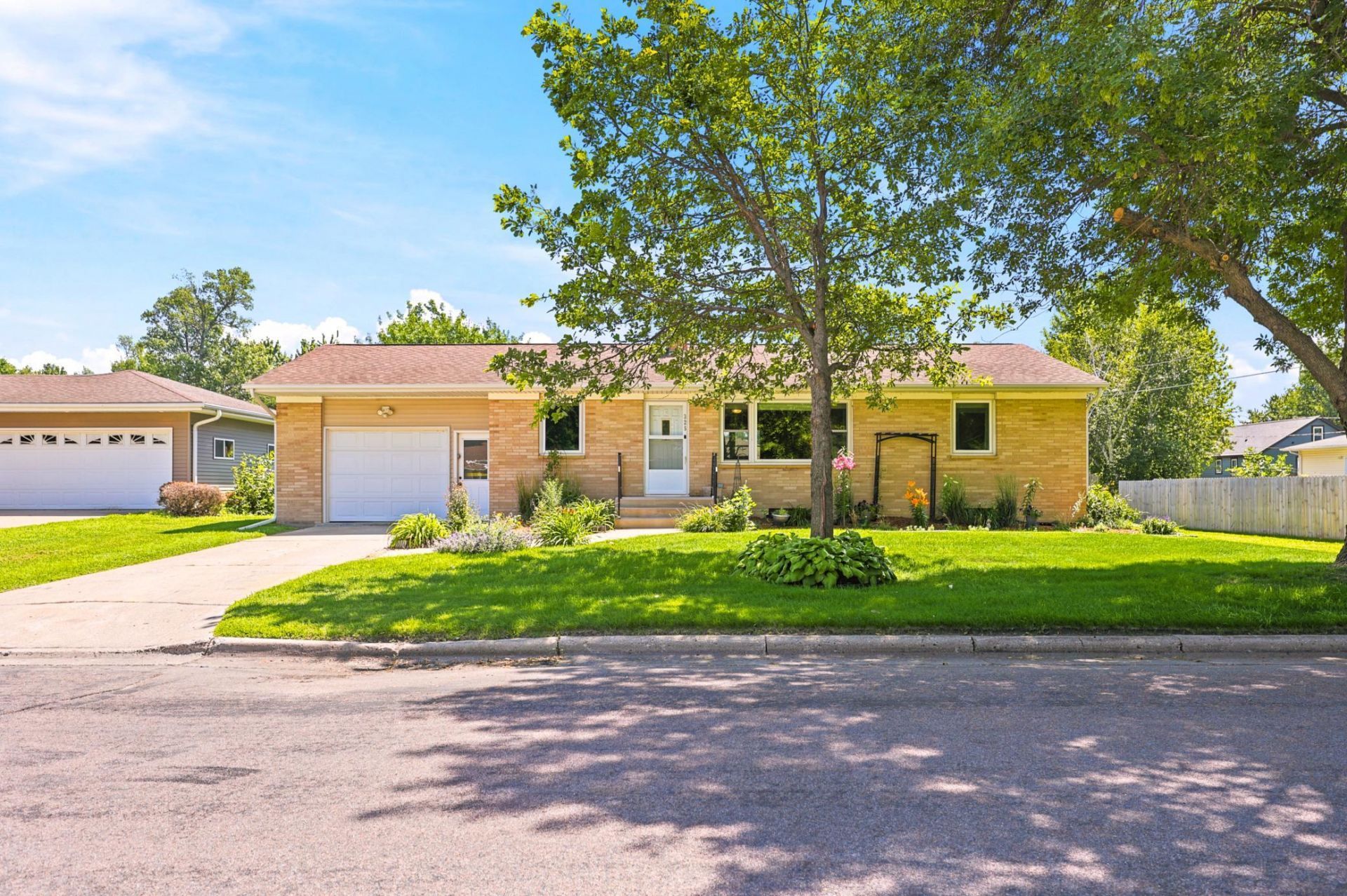 325 6th Street NW, Buffalo Lake, MN 55314