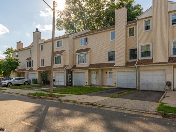 668 Jackson Ave, Roselle, NJ 07203