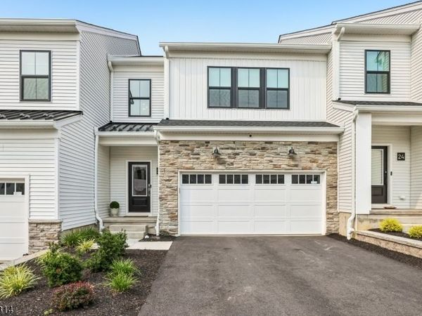 22 Flower Horn Blvd, Randolph, NJ 07869