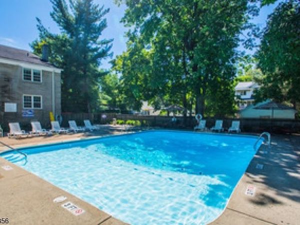 135 S Maple Ave, Unit 137H, Ridgewood, NJ 07450