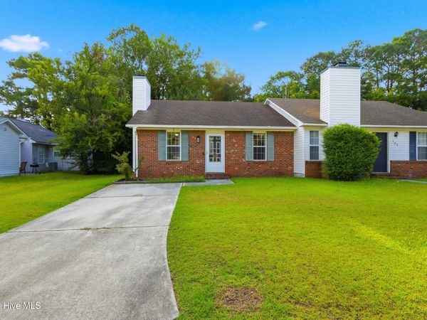 103 Glenside Court, Midway Park, NC 28544