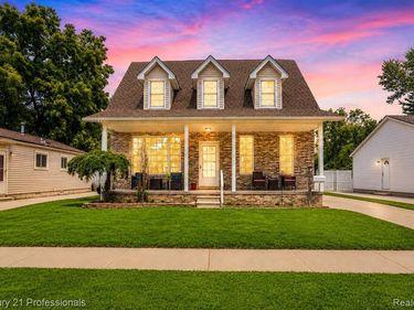 21819 Maple Street, St. Clair Shores, MI 48081