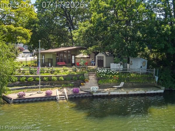 420 Bellevue Avenue, Lake Orion Vlg, MI 48362