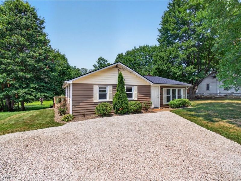 1240 Aberth Drive, Akron, OH 44320 Photo 1