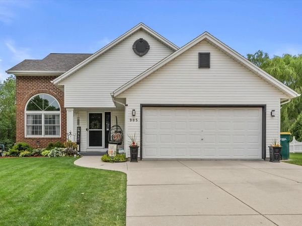905 E Twin Oaks DRIVE, Oak Creek, WI 53154
