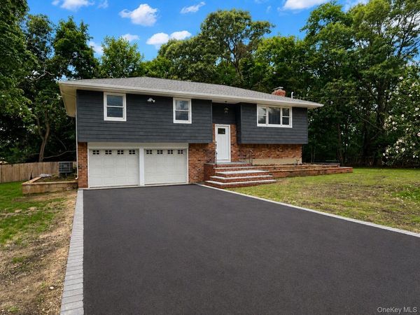 32 Groveland Park Boulevard , Sound Beach, NY 11789