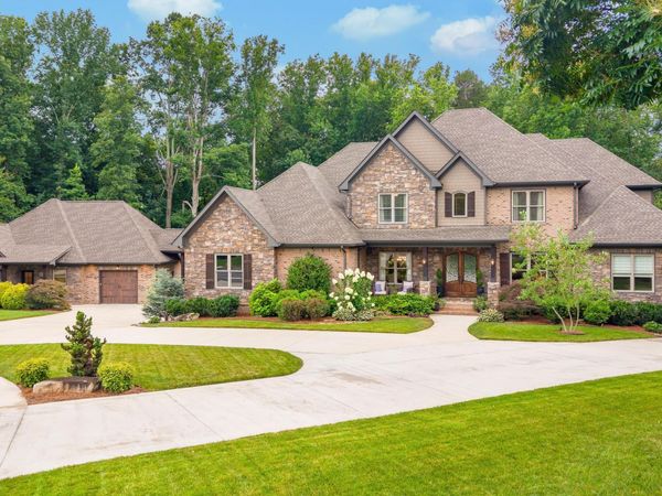 410 Clear Canyon Drive, Hixson, TN 37343