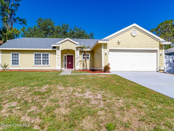 586 Sea Fury Avenue SW , Palm Bay, FL 32908