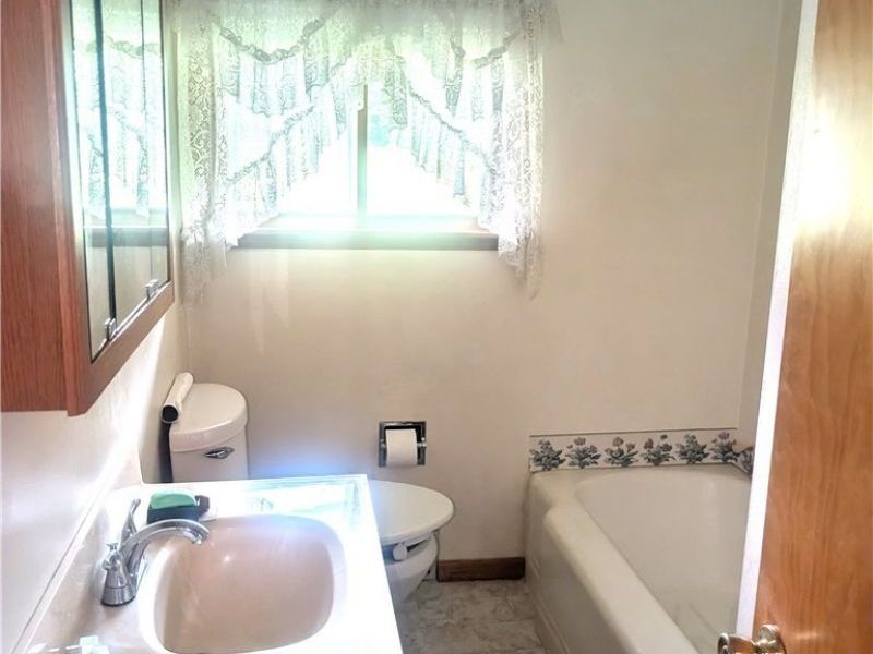 5779 Greer Road SE, Uhrichsville, OH 44683 Photo 9