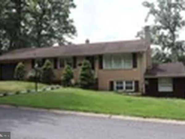 1813 MARTIN DRIVE , LEBANON, PA 17046