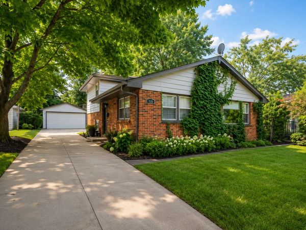 421 E COURTLAND Street, Mundelein, IL 60060