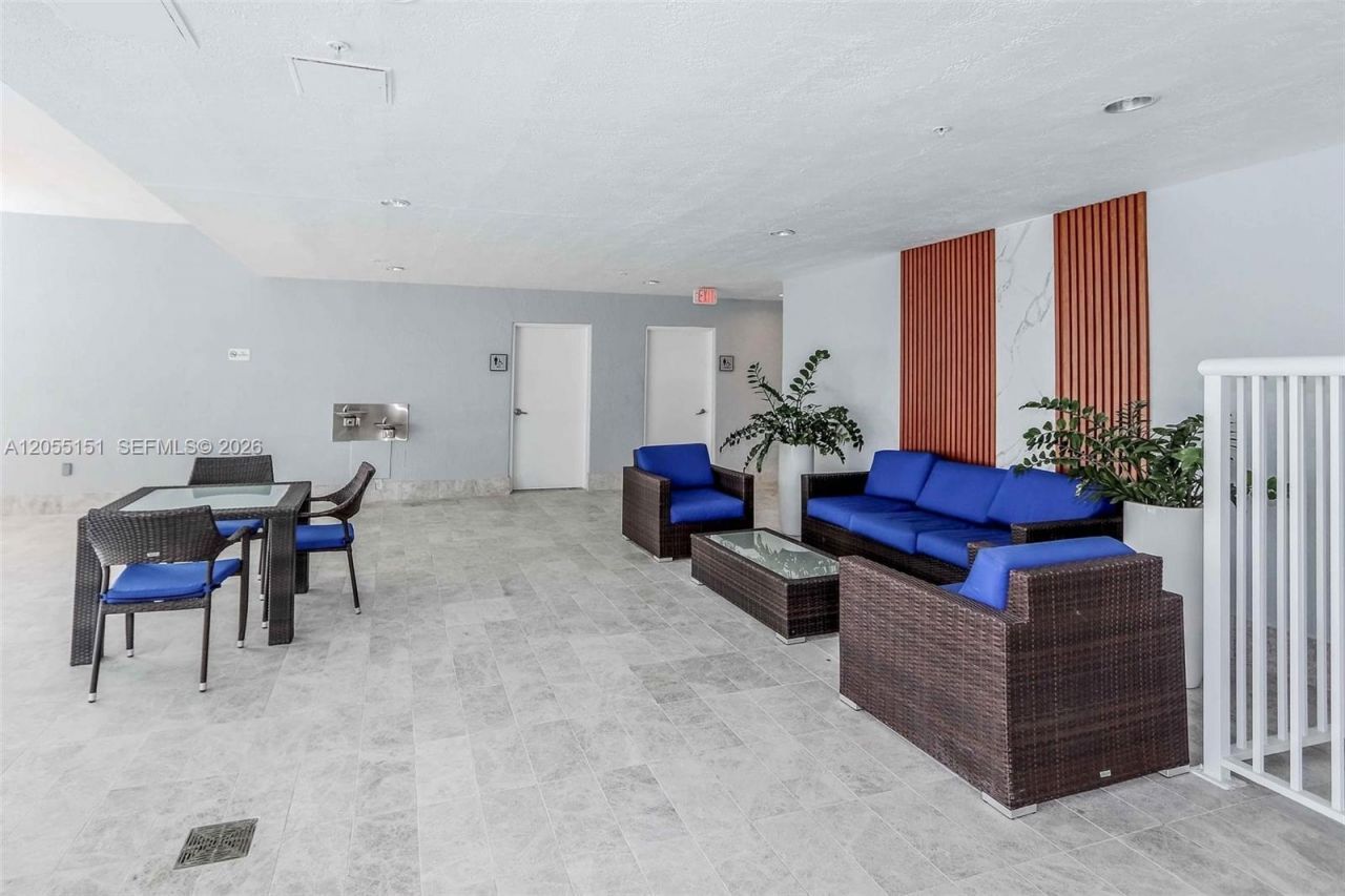 170 SE 14th St , Unit 1402, Miami, FL 33131 Photo