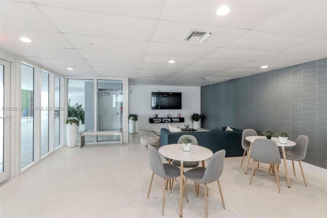 170 SE 14th St , Unit 1402, Miami, FL 33131 Photo