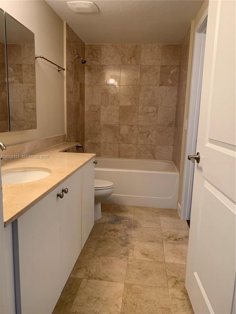 170 SE 14th St , Unit 1402, Miami, FL 33131 Photo