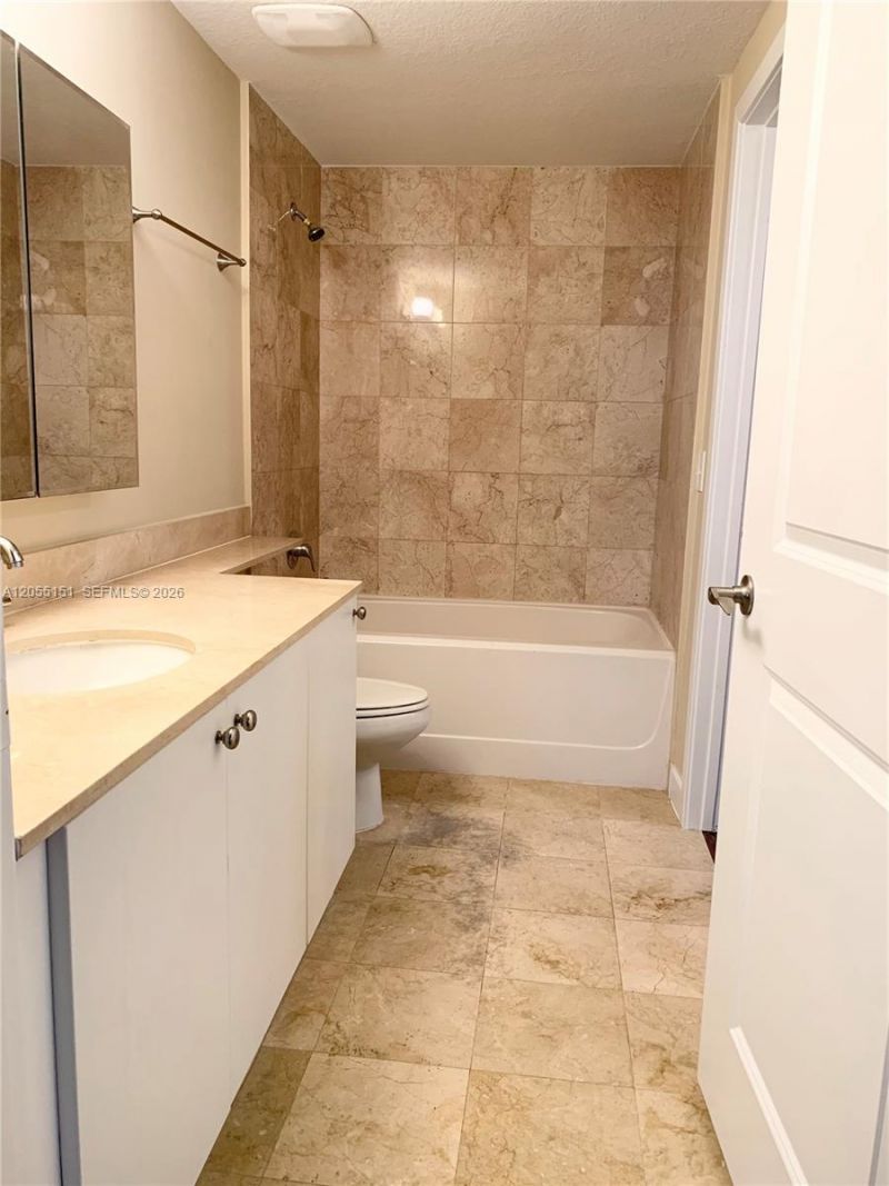 170 SE 14th St, Unit 1402, Miami, FL 33131 Photo