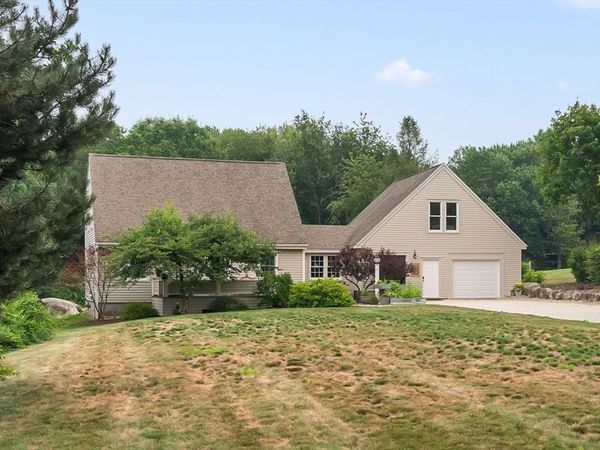 292 Warren Rd, Brimfield, MA 01010