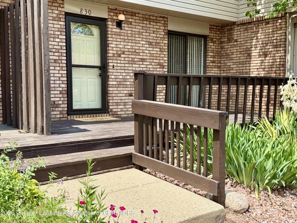 830 Armstrong Road, Lansing, MI 48911