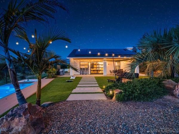 28742 Twin Oaks Valley, Vista, CA 92084