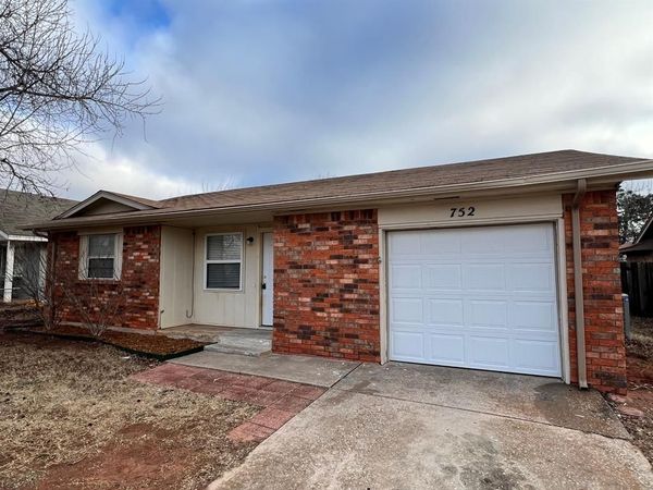 752 W Forest Drive, Mustang, OK 73064