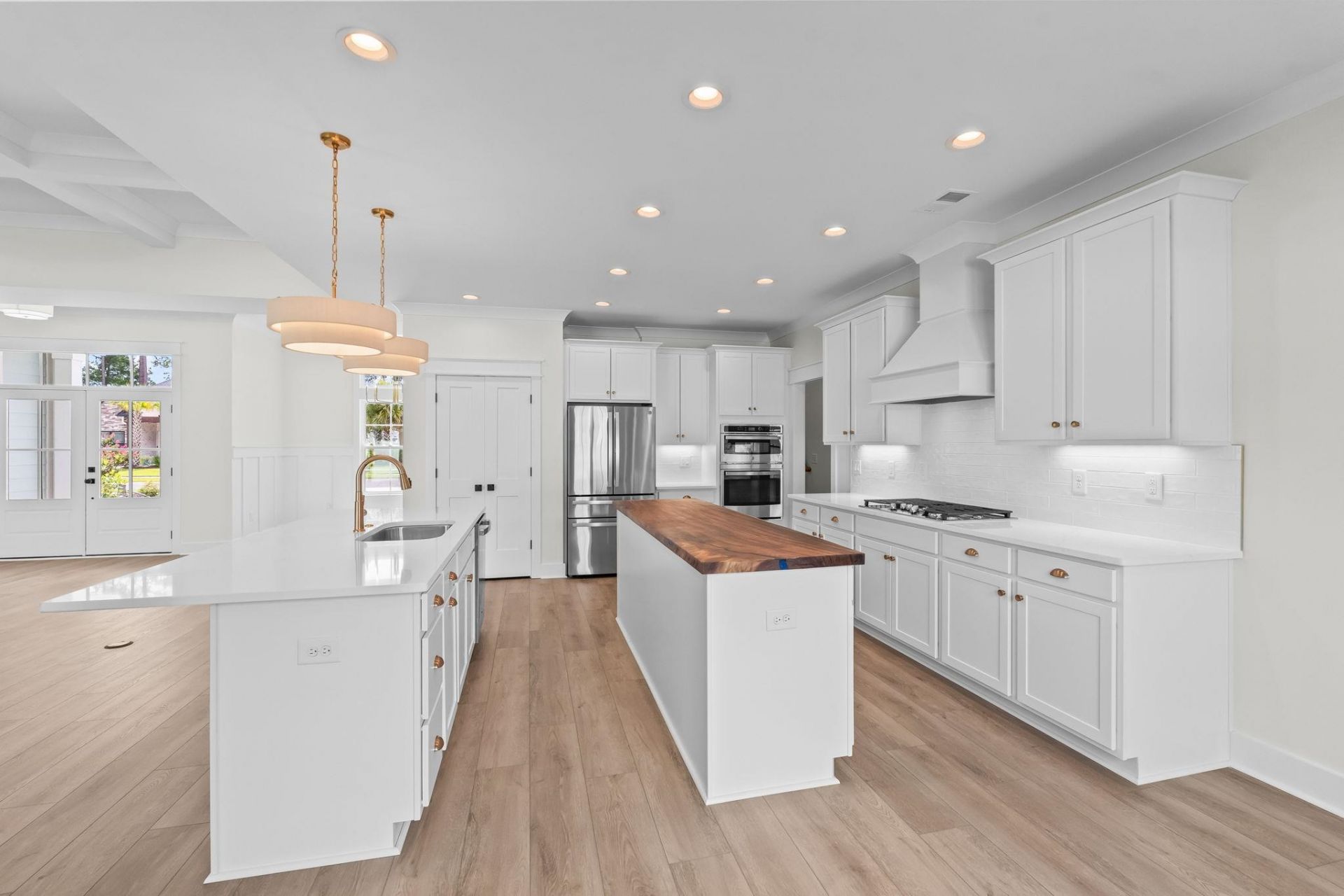 2836 Mcleod Ln.  Photo 10