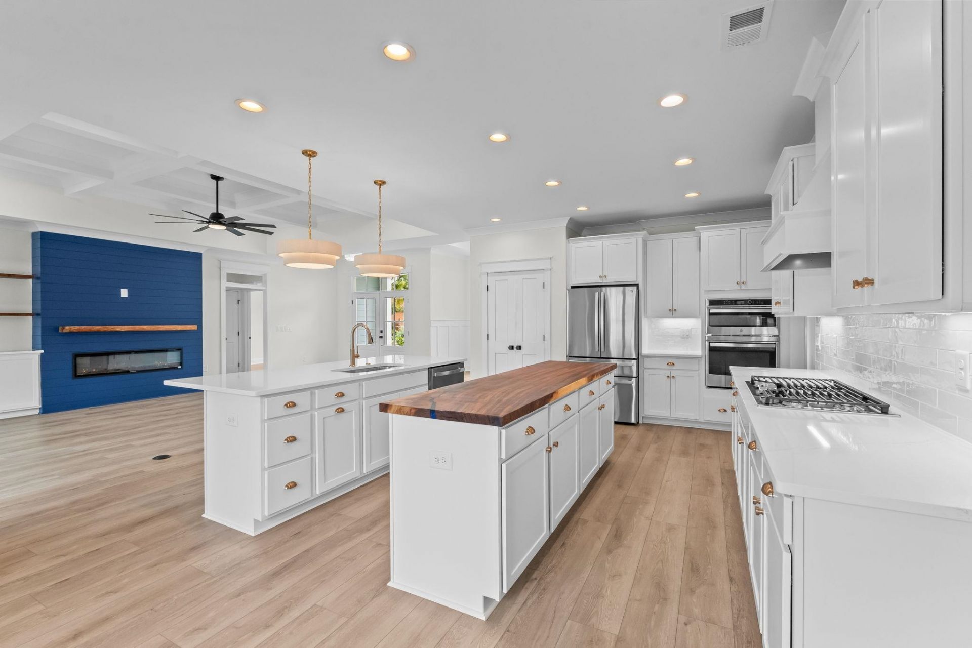 2836 Mcleod Ln.  Photo 11